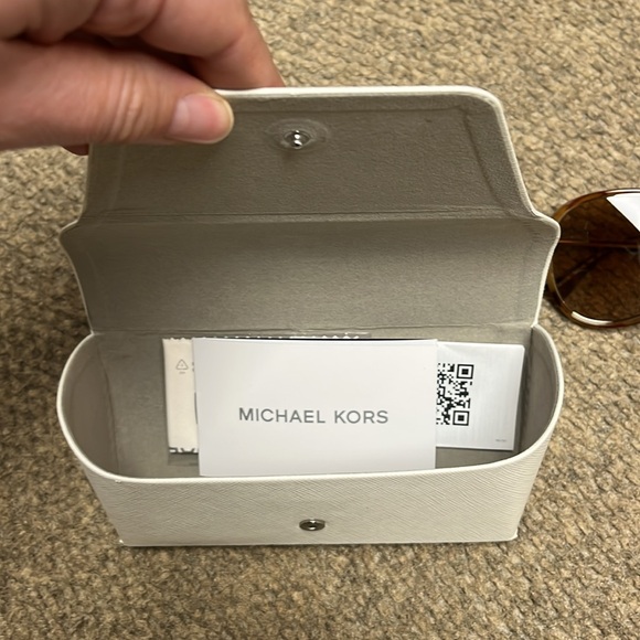 Barely Worn Michael Kors Breckenridge Aviator Sunglasses in Marigold Tortoise - Picture 7 of 7